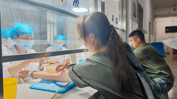 图片新闻┃校医院圆满完成本科新生入学体检工作 